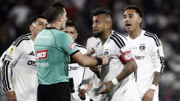 "Aunque nos castiguen": La reacción de Arturo Vidal por sanción contra Javier Correa
