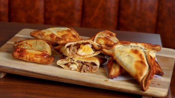 <p>Mucho más que empanadas: los platos chilenos que vuelven a la mesa en septiembre</p>Mucho más que empanadas: los platos chilenos que vuelven a la mesa en septiembre
