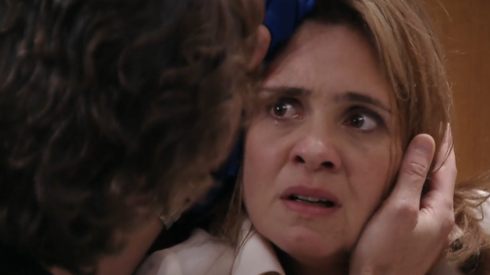 Avenida Brasil - T1E108 | Un violento enfrentamiento
