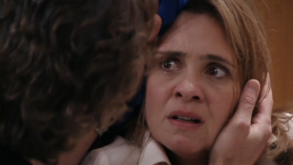Avenida Brasil - T1E108 | Un violento enfrentamiento
