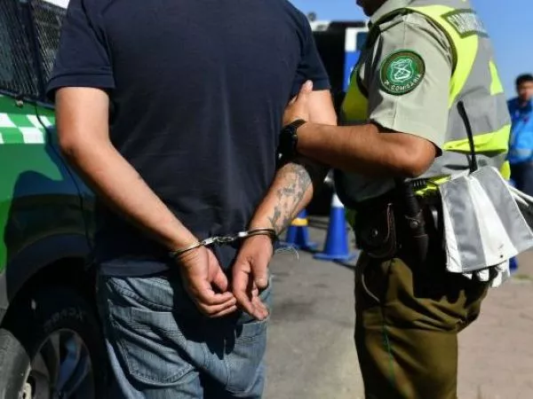 Detienen a hombre acusado de violar reiteradamente a su hijastra desde que tenía 14 años