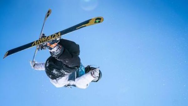 Piruetas y adrenalina en la cordillera: Llega a Chile el 1Win Rail Jam

