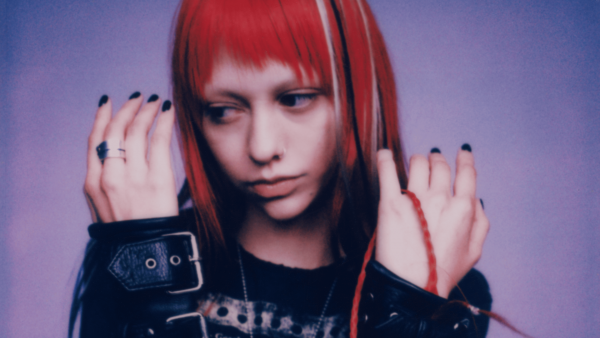 Akriila estrena su segundo álbum "lucy miró al mundo y notó que está girando"
