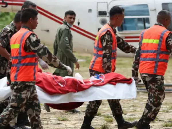 Nepal reporta dos rescates en un túnel a 10 días de la riada