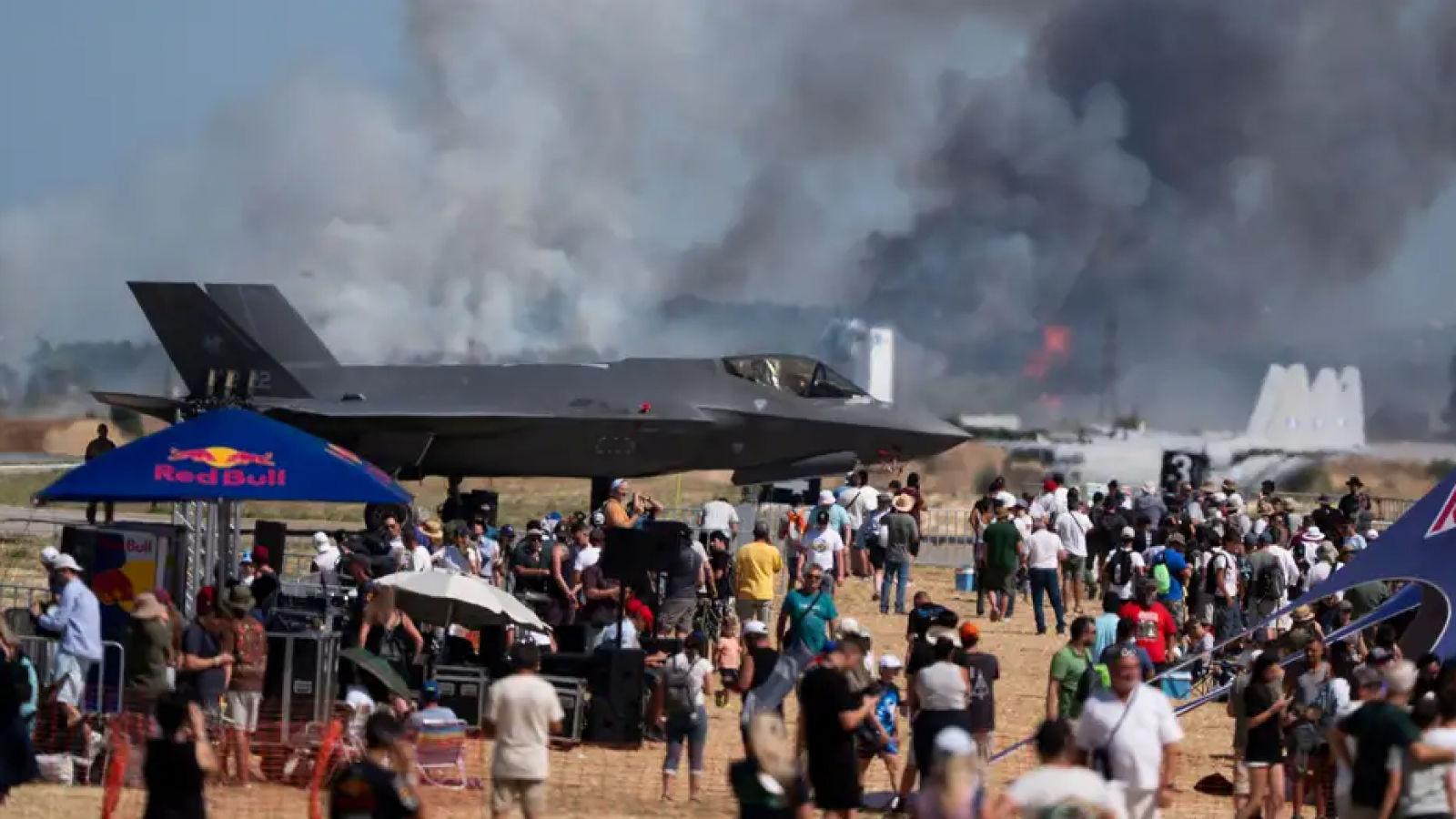 <p>Se estrella un caza durante una exhibición aérea en Atenas</p>
