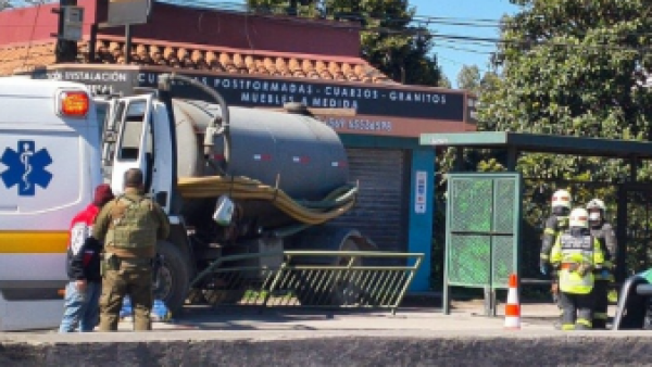 <p>Tragedia en San Pedro de la Paz: hombre muere al intentar detener camión</p>Tragedia en San Pedro de la Paz: hombre muere al intentar detener camión
