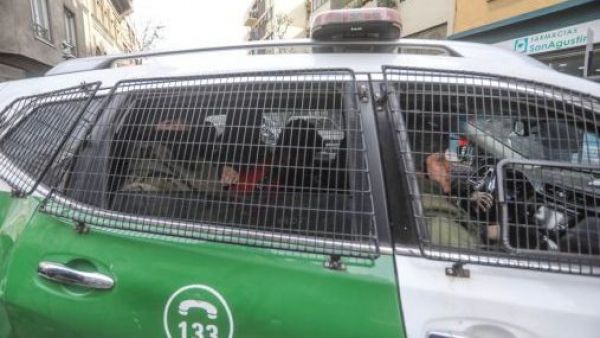 <p>Dos adolescentes son detenidos tras ataque a alumno de 13 años en colegio de La Serena</p>Dos adolescentes son detenidos tras ataque a alumno de 13 años en colegio de La Serena
