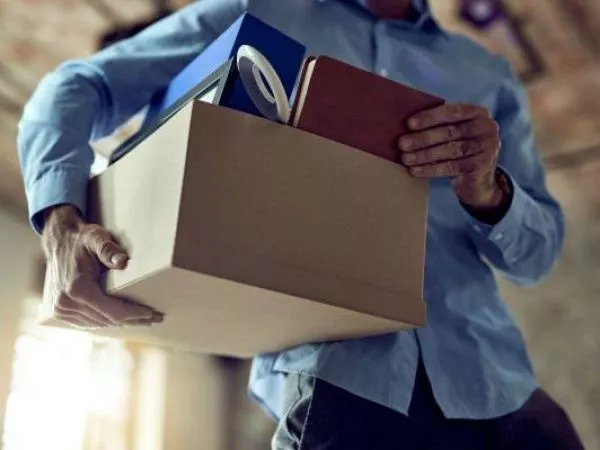 ¿Te despidieron y luego viste tu cargo publicado? Qué hacer antes de firmar