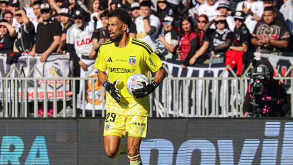 Colo Colo celebra: Vozinha fue nominado entre los mejores arqueros del año
