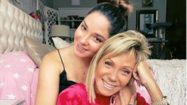 <p>La insólita razón por la que Raquel Argandoña obligó a Kel Calderón a terminar con un pololo</p>"Fui muy mala": La insólita razón por la que Raquel Argandoña obligó a Kel Calderón a terminar con un pololo
