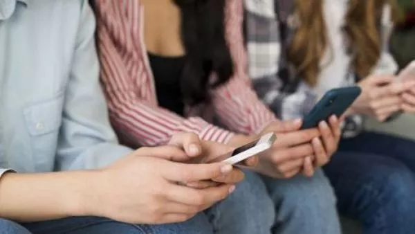 La lectura de los adolescentes cae al nivel más bajo de este siglo debido al uso de las pantallas