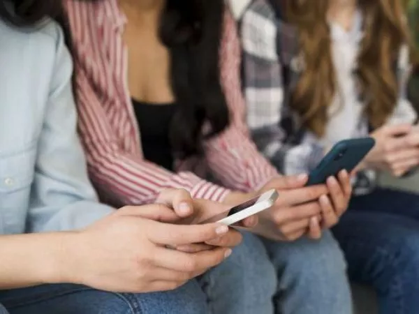 La lectura de los adolescentes cae al nivel más bajo de este siglo debido al uso de las pantallas