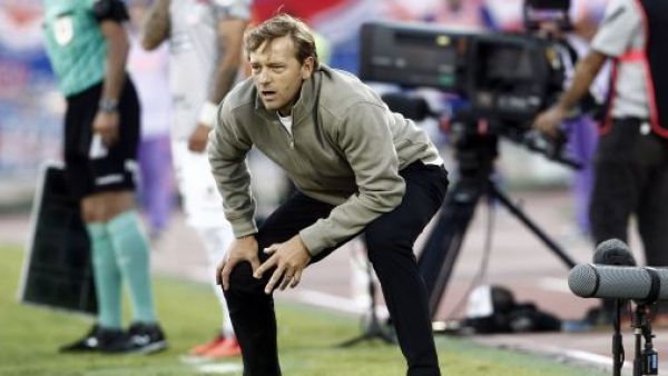 "Decidió renunciar": Otro equipo de Primera División queda sin director técnico
