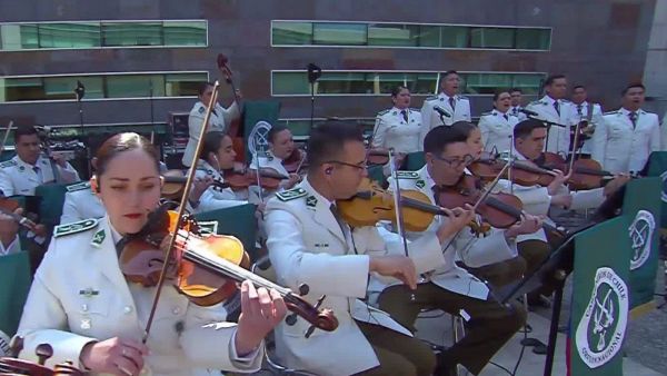 Carabineros de Chile interpreta su himno institucional en la Parada Musical de TVN
