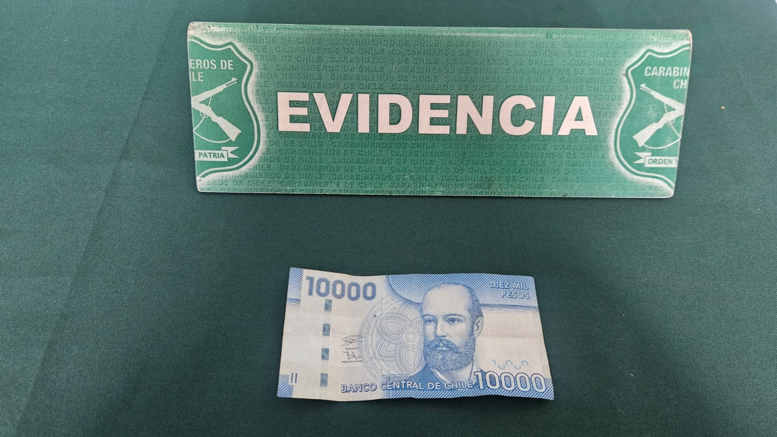 <p>Hombre intentó sobornar a Carabineros con $10 mil tras ser fiscalizado en Pudahuel</p>
