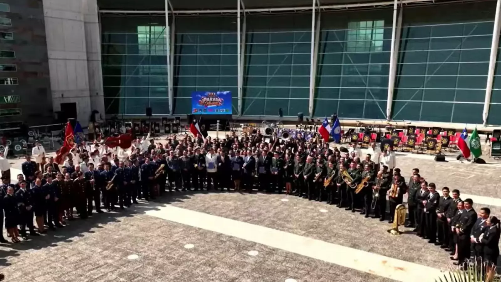 Ejército, Armada, FACh y policías unen sus bandas en histórica presentación en TVN
