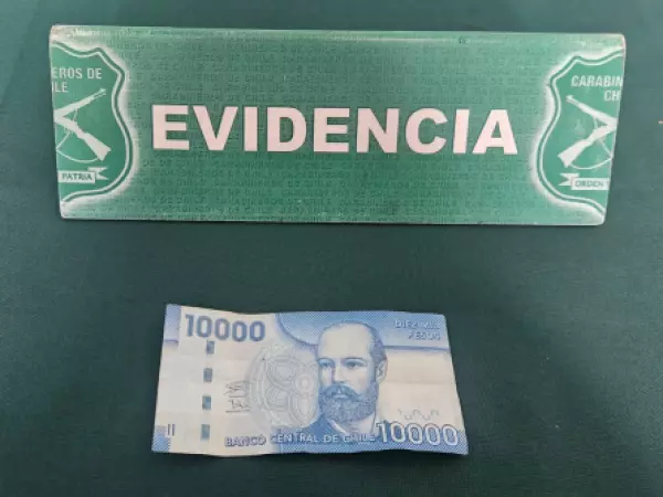 Hombre intentó sobornar a Carabineros con $10 mil tras ser fiscalizado en Pudahuel