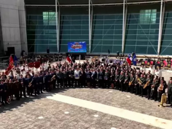 Ejército, Armada, FACh y policías unen sus bandas en histórica presentación en TVN