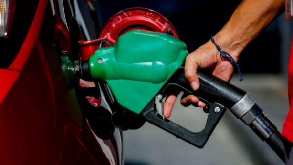 Enap confirma fuerte alza en las bencinas y el diésel a partir de este jueves
