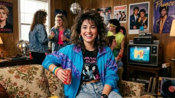 ¿Cómo te verías con el estilo de los 80?: Así puedes hacer el trend viral de fotos que arrasa en redes
