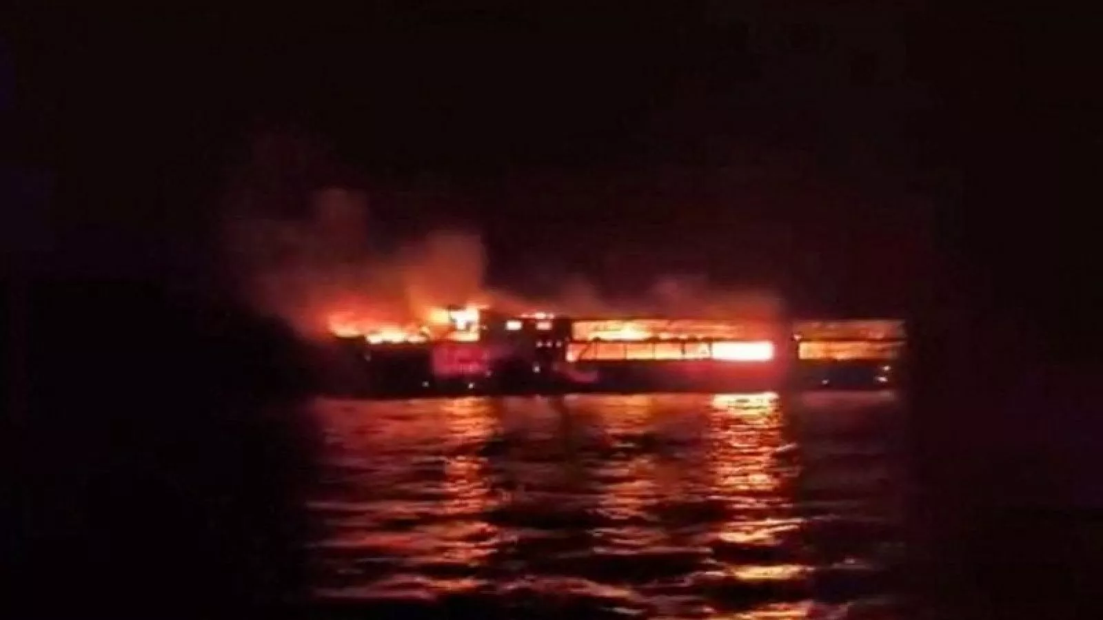 Dos chilenos sobreviven a incendio de ferry en Filipinas que deja cinco muertos