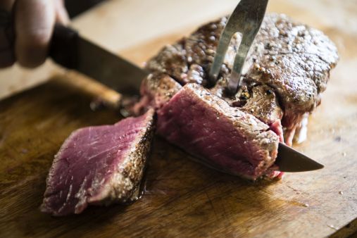 Puede verse y oler normal, pero estar contaminada: La peligrosa señal que no debes ignorar al comprar carne
