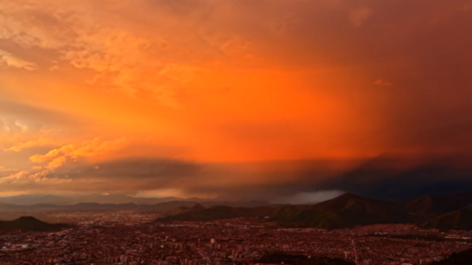 Lluvia y tormenta eléctrica en Santiago: Arlette Chacón adelanta el pronóstico del tiempo
