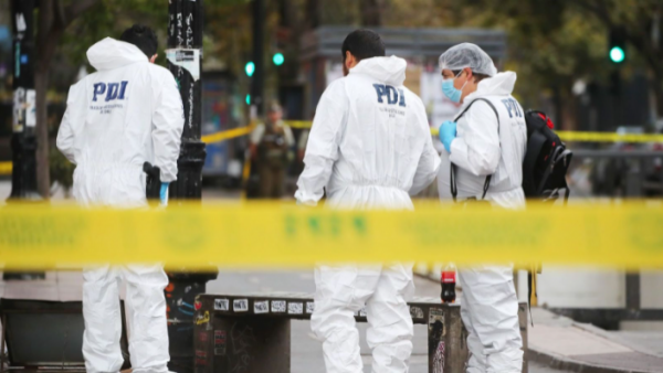 <p>Hallan cuerpo de mujer en avanzado estado de descomposición al interior de una fosa en La Florida</p>Hallan cuerpo de mujer en avanzado estado de descomposición al interior de una fosa en La Florida
