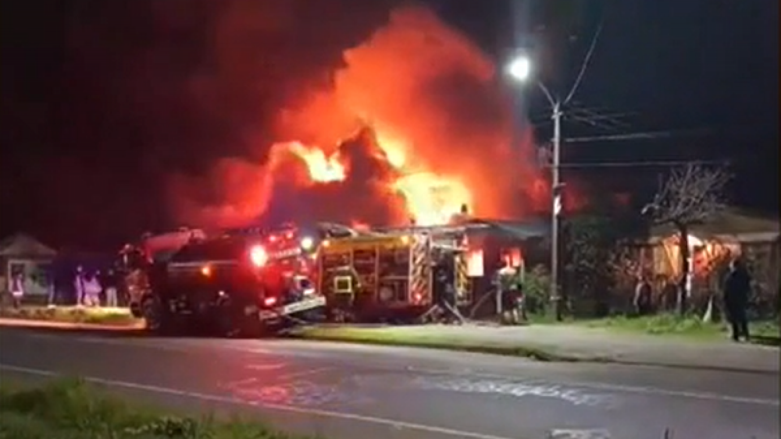 Tragedia en Pitrufquén: 16 fallecidos en incendio de hogar de ancianos que operaba de forma irregular
