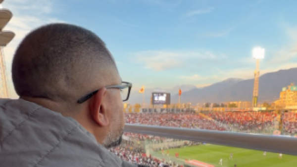 Ex Colo Colo llegó al Monumental y luce irreconocible: "Gracias a cada hincha que me reconoció"

