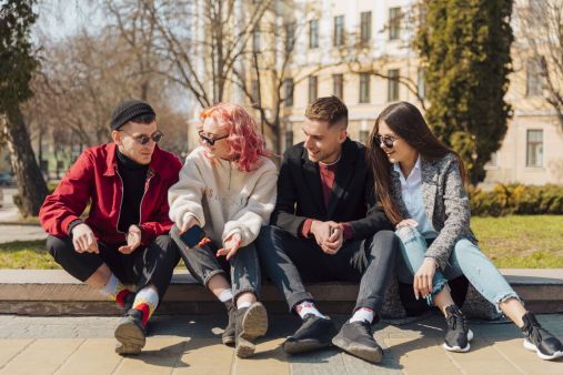 Más de uno de cada cinco jóvenes en Chile no estudia ni trabaja: Cifra llega a su mayor nivel desde 2023
