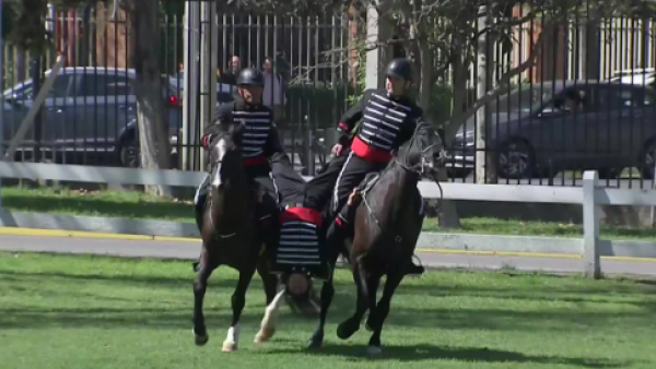 <p>El Cuadro Negro del Ejército nos sorprende con sus acrobacias de riesgo</p>