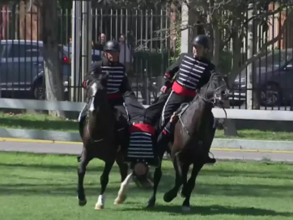 El Cuadro Negro del Ejército nos sorprende con sus acrobacias de riesgo