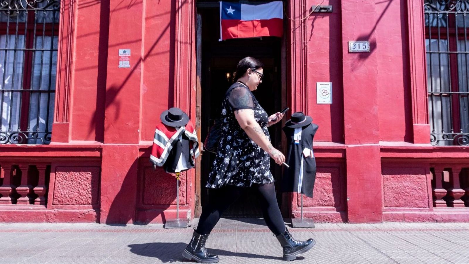 <p>Fiestas Patrias: estos son los comercios que deberán cerrar el 18 y 19</p>
