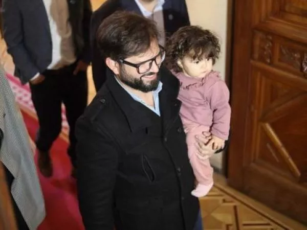 “Pasamos susto”: Gabriel Boric revela que su hija estuvo hospitalizada en la UTI