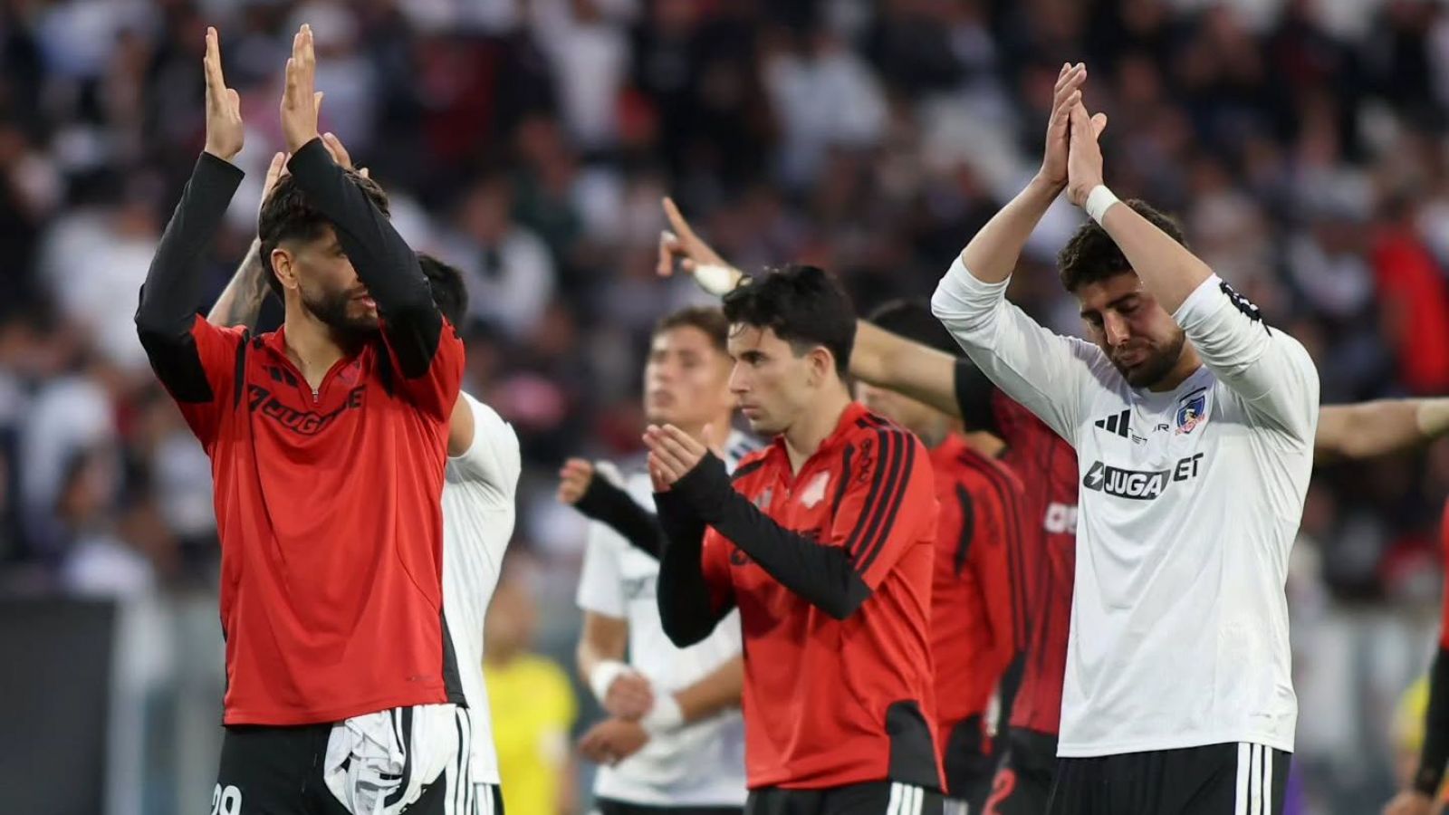 "Algo de chispa perdió" y "echó de menos a Correa": ¿Hay relajo en Colo Colo por la ventaja?

