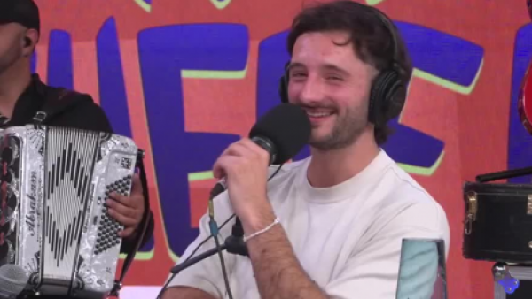 "Yo te amo": Vicente de Amigo de Artistas sorprendió con tierno mensaje a su polola
