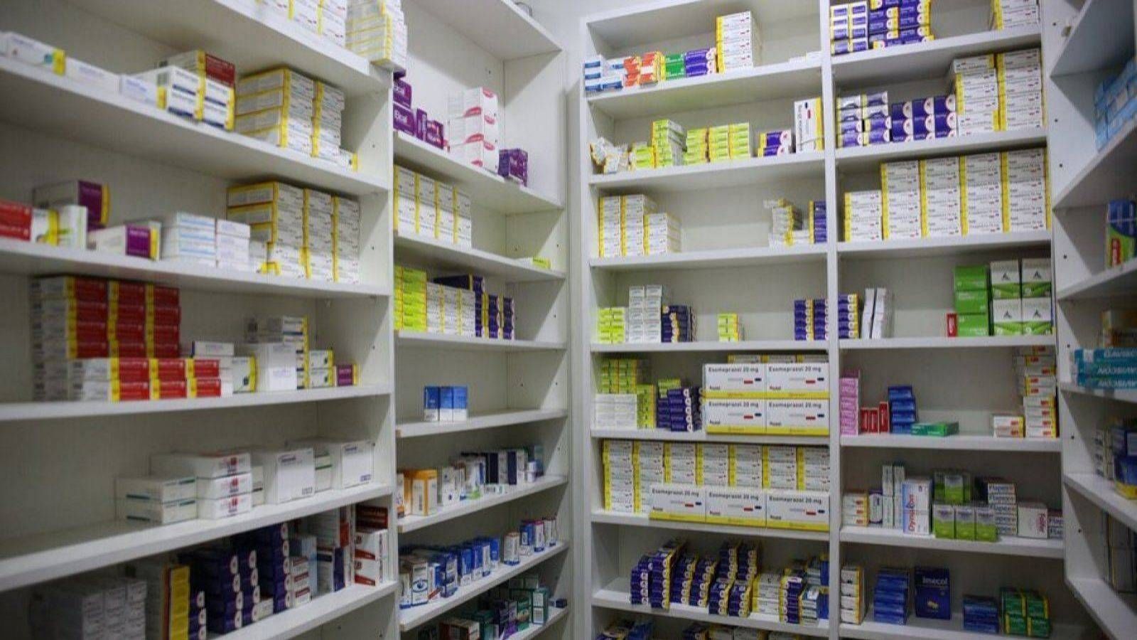 ¿Dónde comprar medicamentos en Fiestas Patrias? Revisa las farmacias de turno que abrirán este 18 y 19 de Septiembre en Santiago
