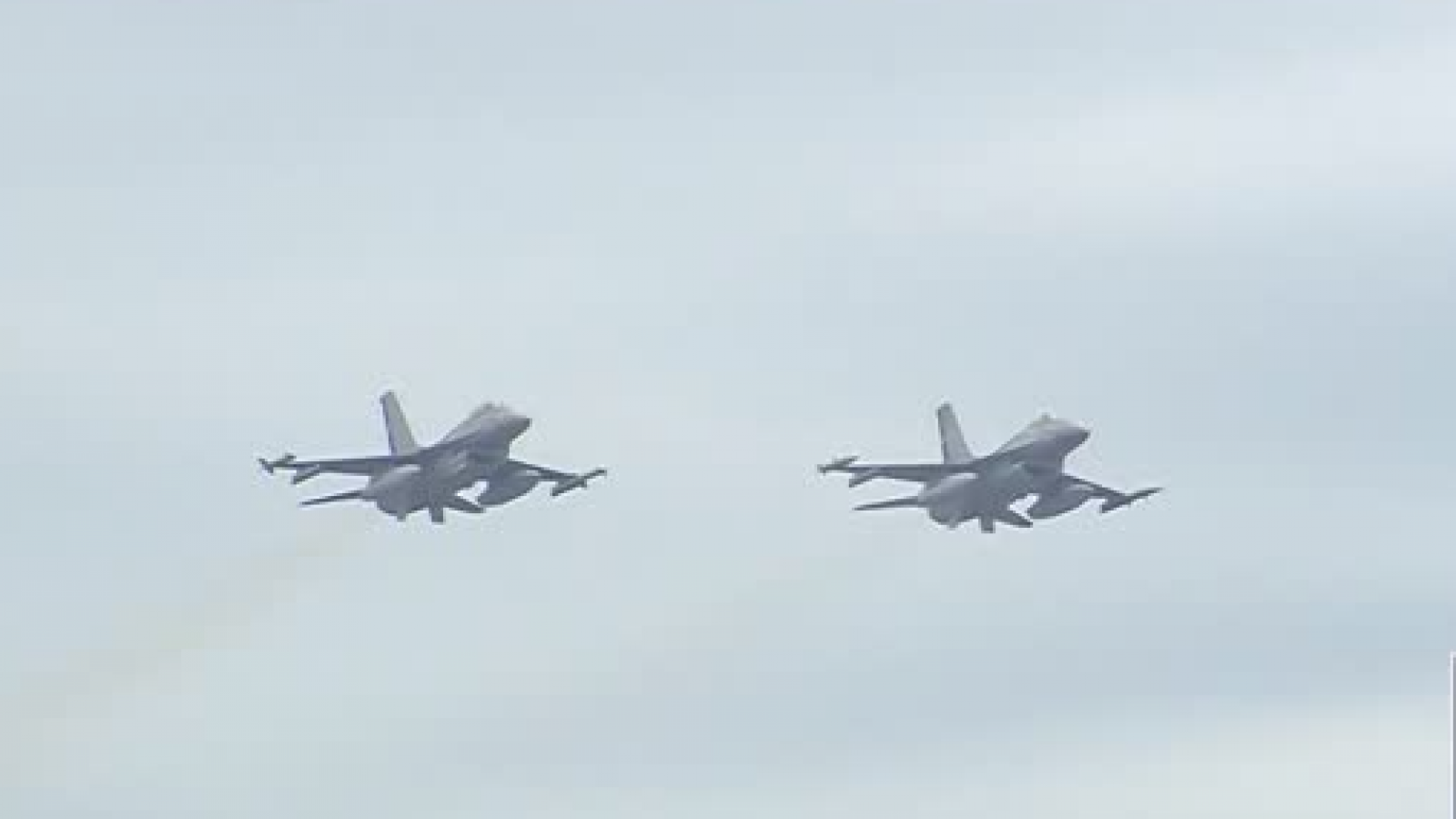 Parada Militar 2026: Así fue el imponente sobrevuelo de los cazas F-16 de la Fuerza Aérea de Chile
