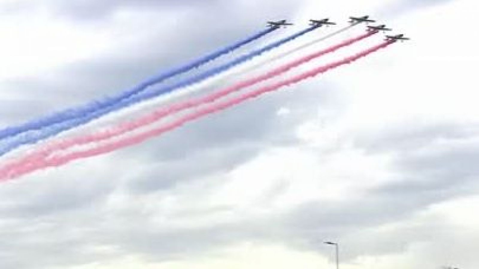¡Dueños del cielo! Así fue el sobrevuelo de los Halcones en la Parada Militar 2026
