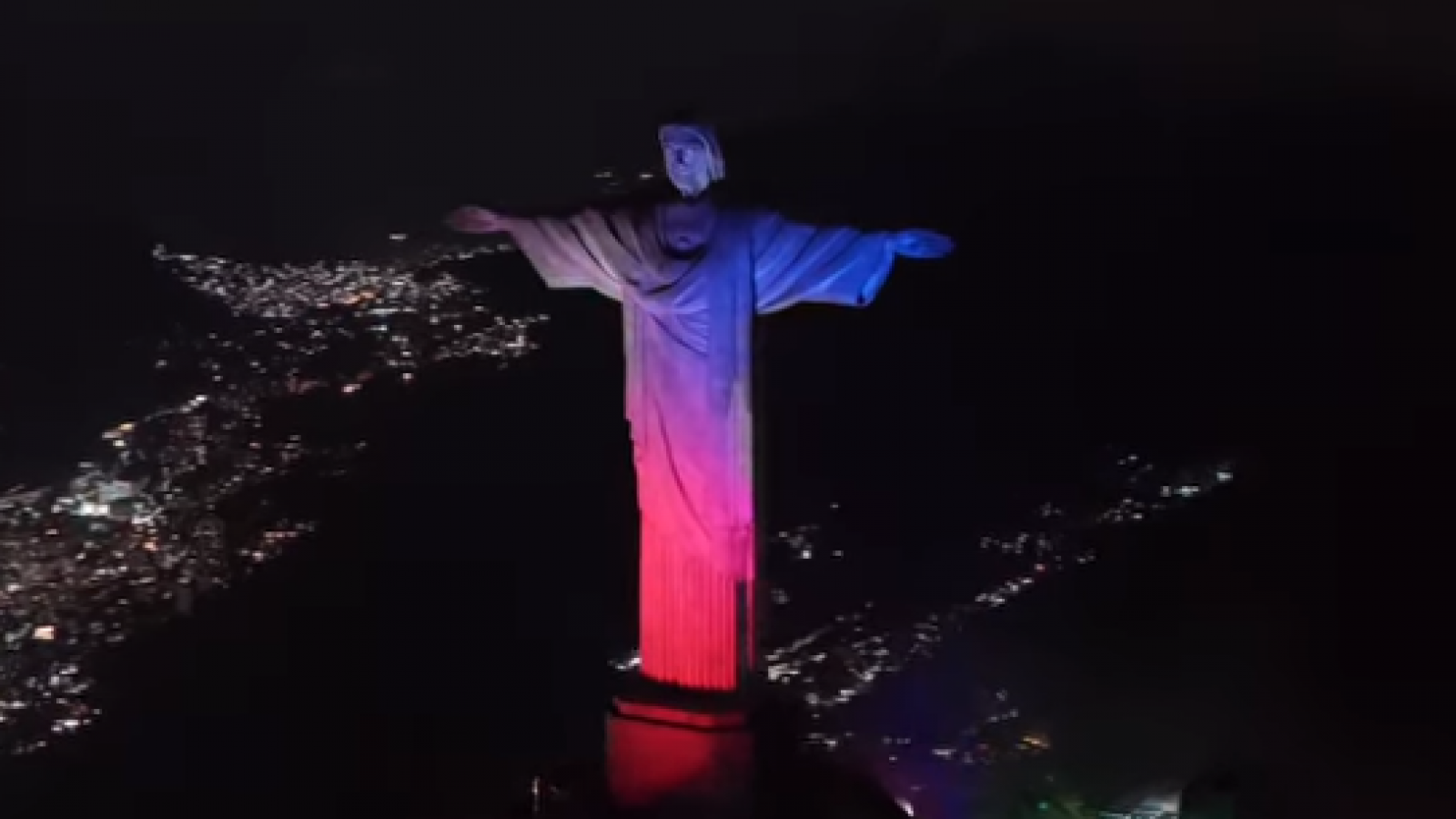 Por Fiestas Patrias: Cristo Redentor de Río de Janeiro se iluminó por primera vez con los colores de Chile
