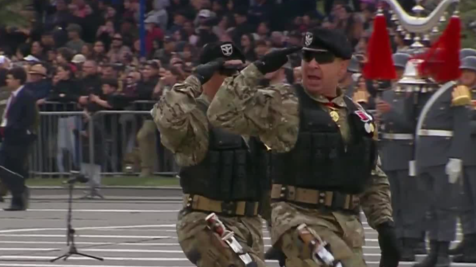 “Los Viejos Estandartes”: Efectivos del Ejército entonan su himno en la Parada Militar 2026
