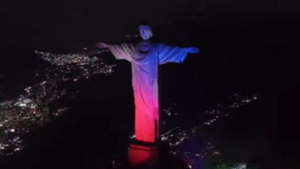 Por Fiestas Patrias: Cristo Redentor de Río de Janeiro se iluminó por primera vez con los colores de Chile
