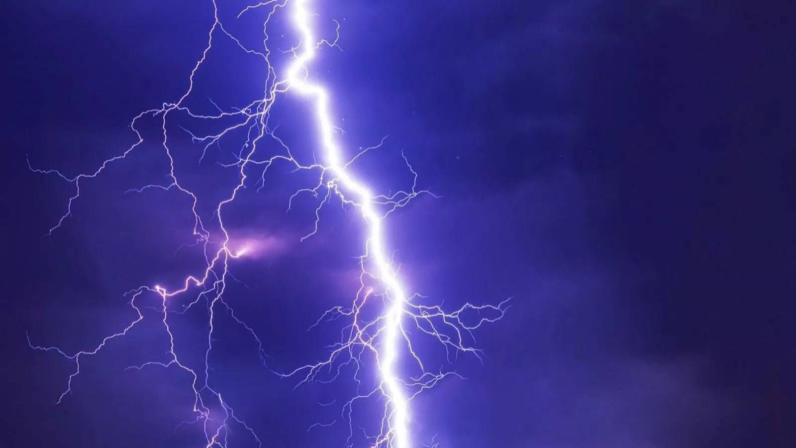 ¡Atención en la RM! Meteorología emite nuevo aviso por probables tormentas eléctricas en siete regiones del país
