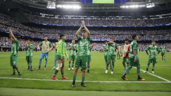 "No tiene vergüenza": El "apuntado" de los hinchas tras derrota de Santiago Wanderers ante Real Madrid
