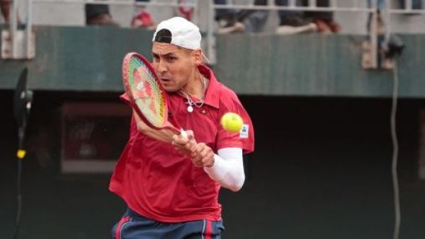 Derrota de Alejandro Tabilo complica a Chile en la serie contra España por la Copa Davis
