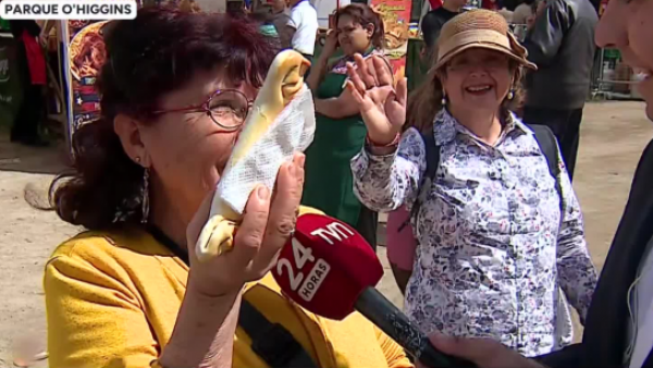 ¡Cumplió su palabra! Comienza la entrega de las 5 mil empanadas regaladas por Leonardo Farkas en el Parque O'Higgins
