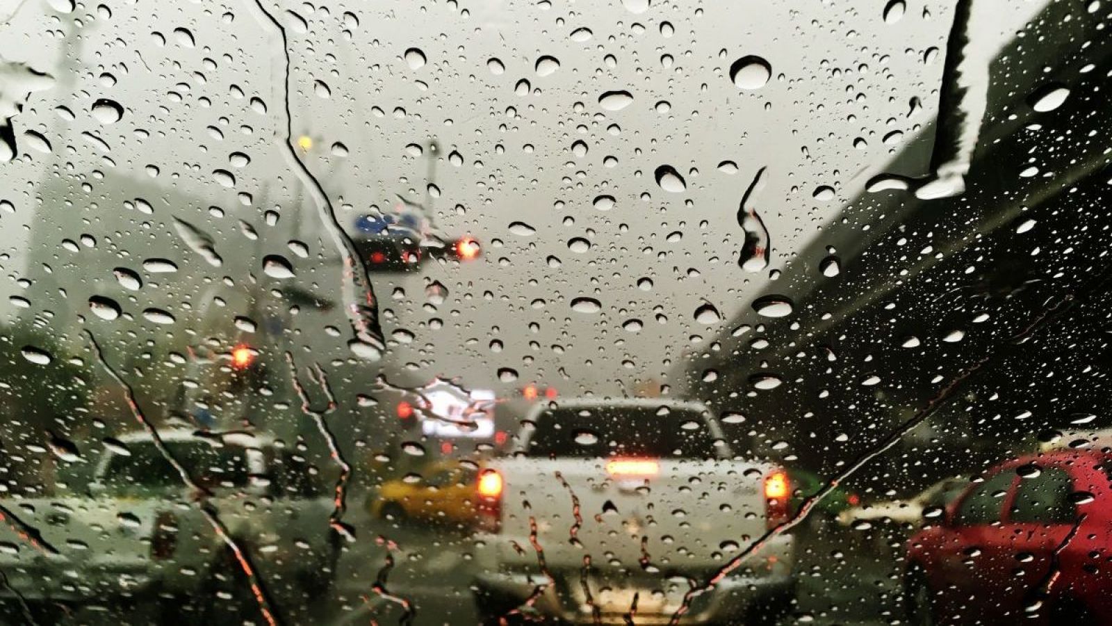 Río atmosférico categoría 4 llegará a Chile: estas son las regiones y los días con lluvias más intensas
