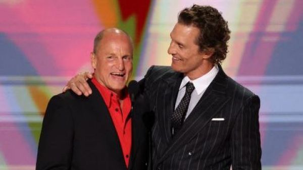 Uno se niega a la prueba de ADN: Woody Harrelson y Matthew McConaughey podrían ser hermanos
