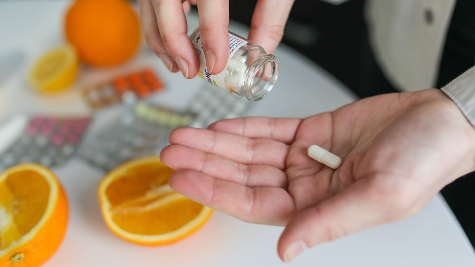 Salcobrand: guía de vitaminas según tu estilo de vida
